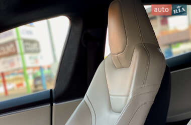 Лифтбек Tesla Model S 2015 в 