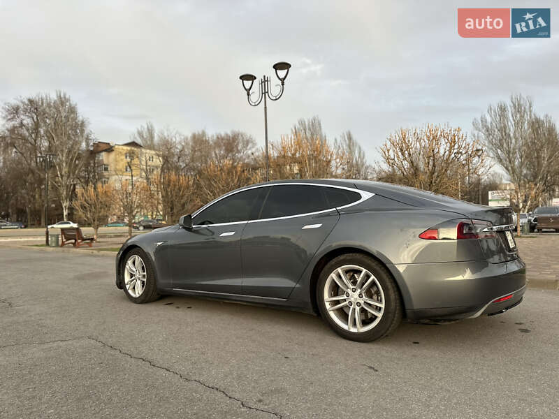 Ліфтбек Tesla Model S 2013 в Запоріжжі