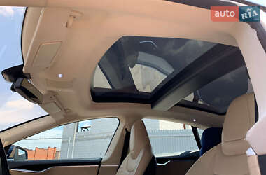 Лифтбек Tesla Model S 2013 в 