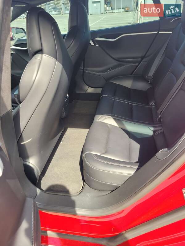 Лифтбек Tesla Model S 2018 в Киеве