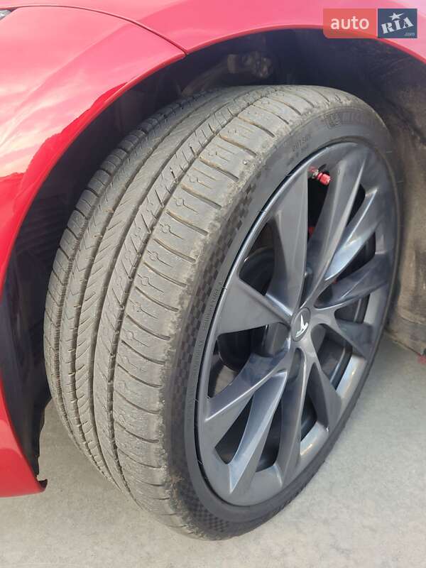 Лифтбек Tesla Model S 2018 в Киеве