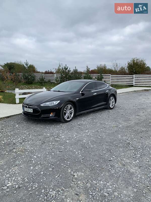 Ліфтбек Tesla Model S 2015 в Львові
