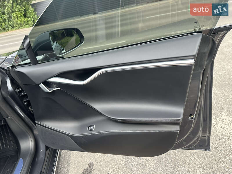 Лифтбек Tesla Model S 2018 в Киеве фото 17 Лифтбек Tesla Model S 2018 в Киеве