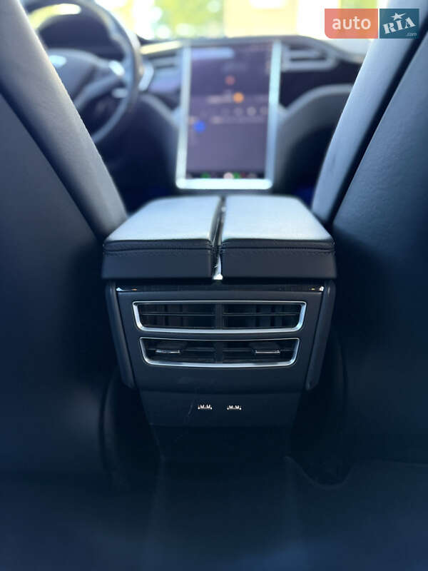 Лифтбек Tesla Model S 2017 в Радехове