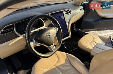 Лифтбек Tesla Model S 2013 в 