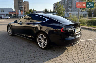 Лифтбек Tesla Model S 2013 в 