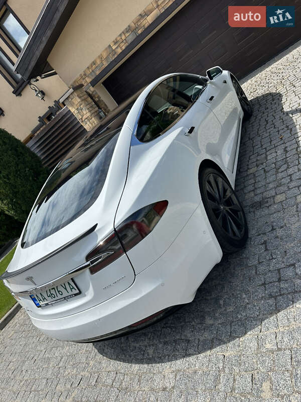 Ліфтбек Tesla Model S 2018 в Києві