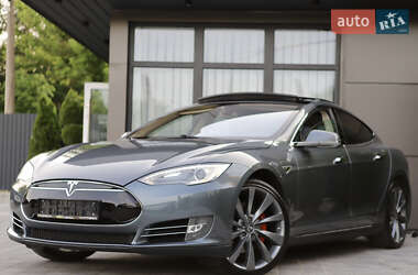 Лифтбек Tesla Model S 2014 в 