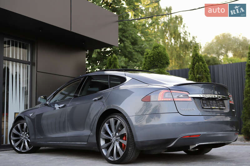 Лифтбек Tesla Model S 2014 в Дрогобыче