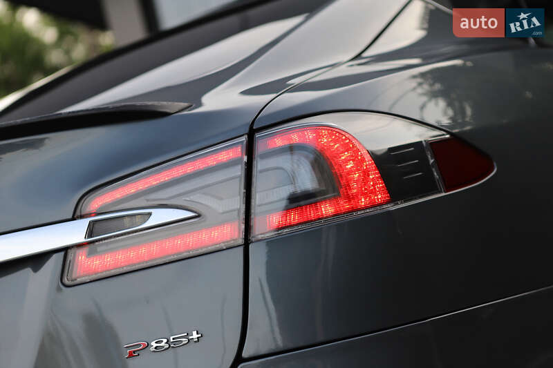 Лифтбек Tesla Model S 2014 в Дрогобыче