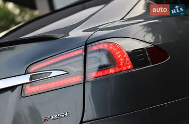 Лифтбек Tesla Model S 2014 в 