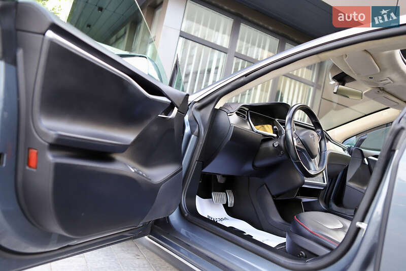 Лифтбек Tesla Model S 2014 в Дрогобыче