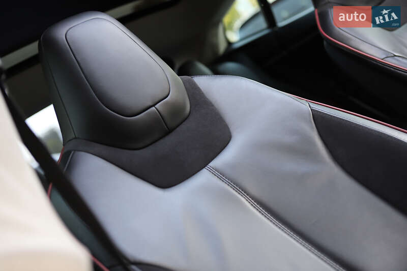 Лифтбек Tesla Model S 2014 в Дрогобыче