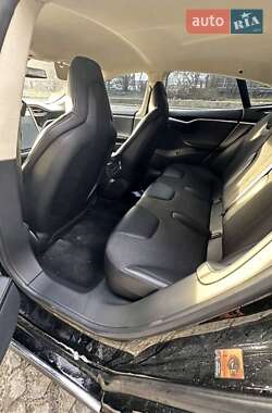 Лифтбек Tesla Model S 2014 в 
