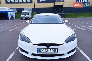 Лифтбек Tesla Model S 2013 в 