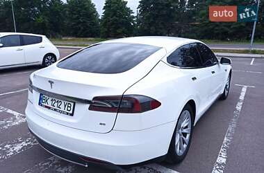 Лифтбек Tesla Model S 2013 в 