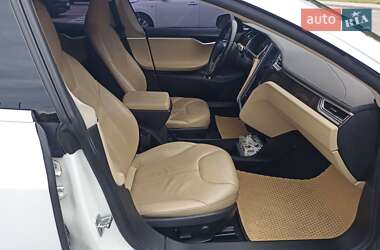 Лифтбек Tesla Model S 2013 в 