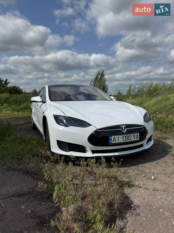 Ліфтбек Tesla Model S 2015 в 