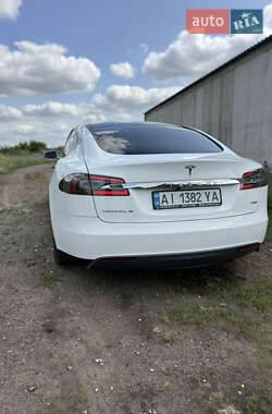 Ліфтбек Tesla Model S 2015 в 