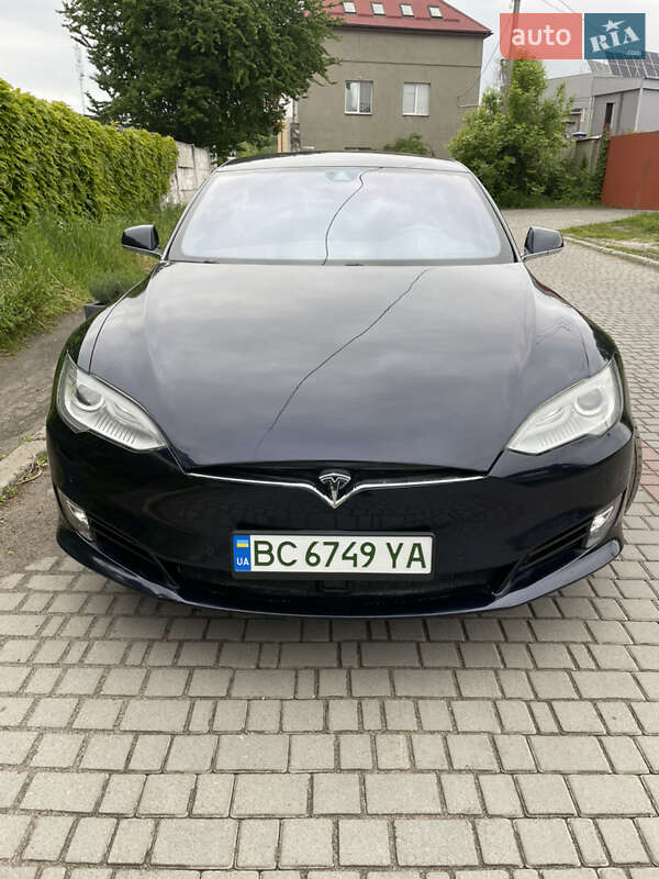Лифтбек Tesla Model S 2015 в 