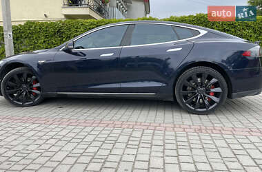 Лифтбек Tesla Model S 2015 в 