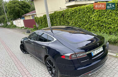 Лифтбек Tesla Model S 2015 в 