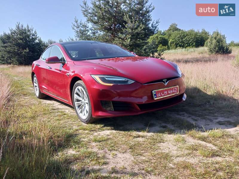 Лифтбек Tesla Model S 2016 в Новояворовске