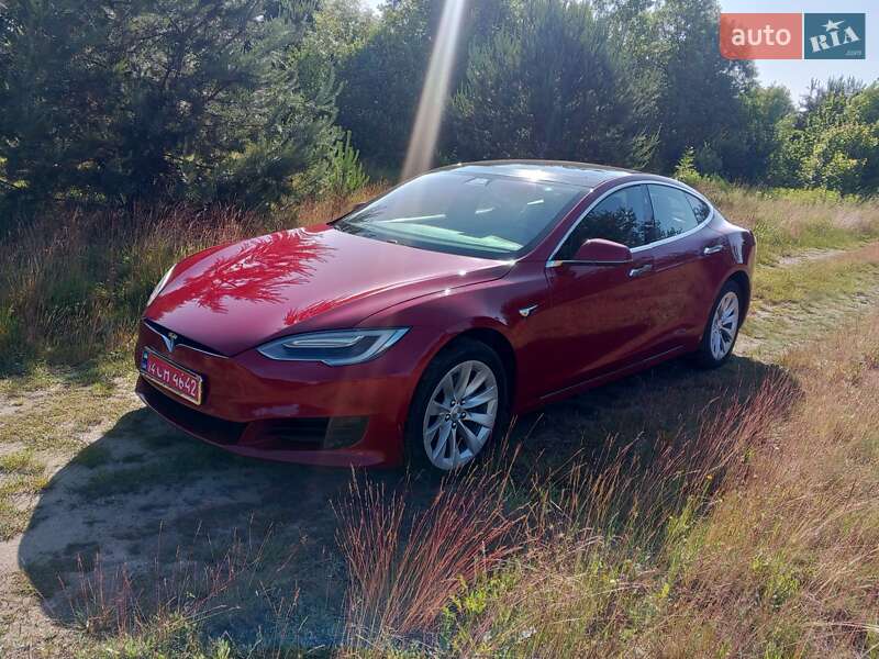 Лифтбек Tesla Model S 2016 в Новояворовске