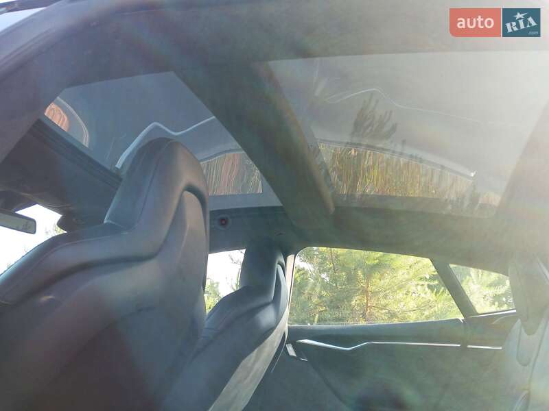 Лифтбек Tesla Model S 2016 в Новояворовске