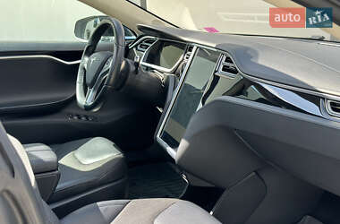 Лифтбек Tesla Model S 2013 в 