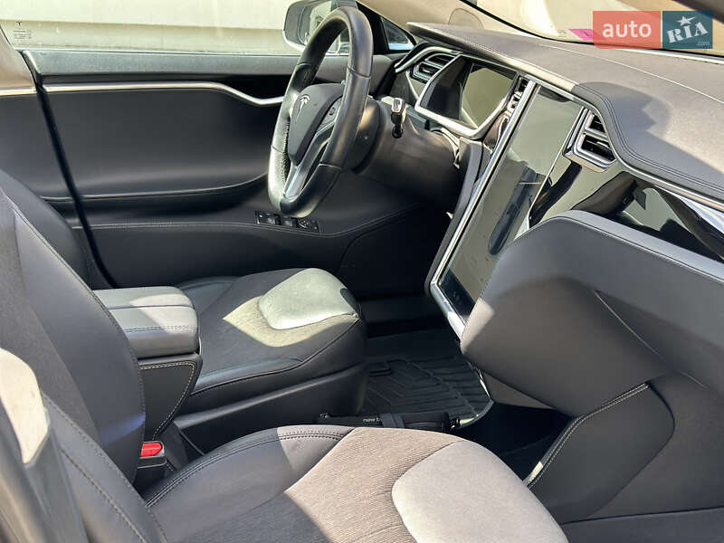 Лифтбек Tesla Model S 2013 в Луцке