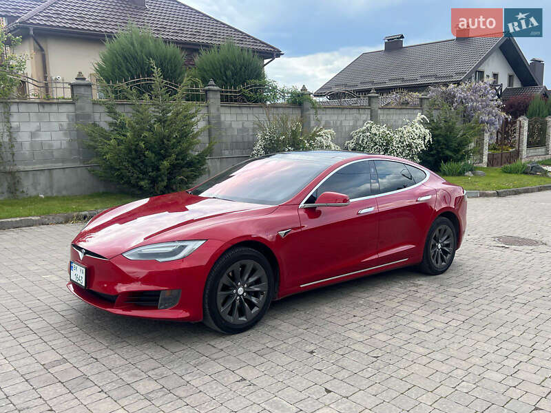 Лифтбек Tesla Model S 2017 в Ровно