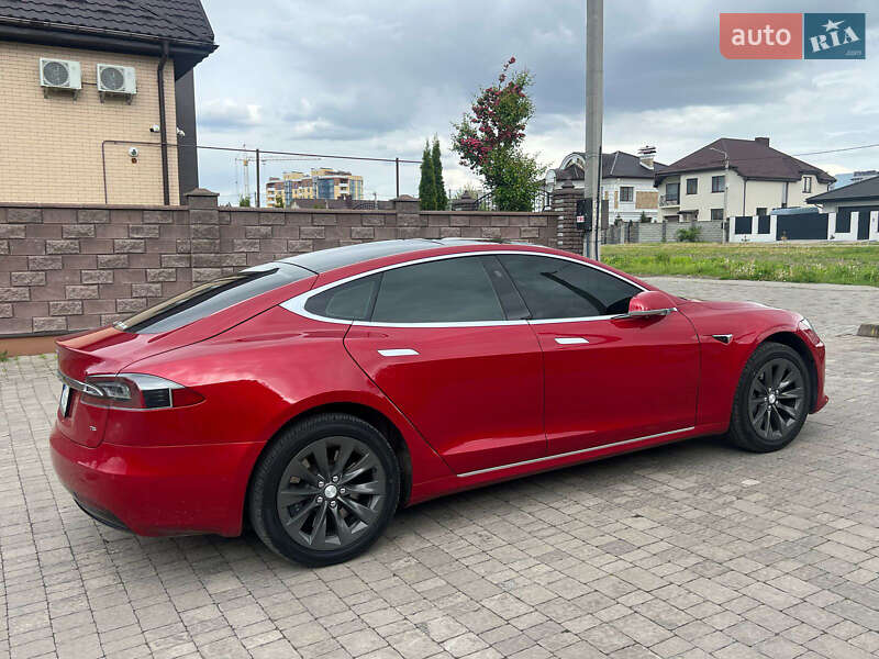 Лифтбек Tesla Model S 2017 в Ровно