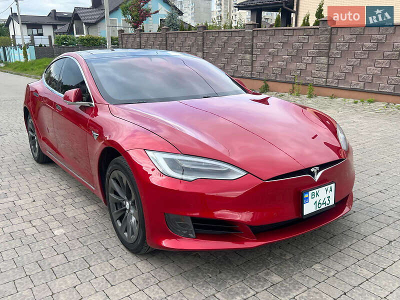 Лифтбек Tesla Model S 2017 в 