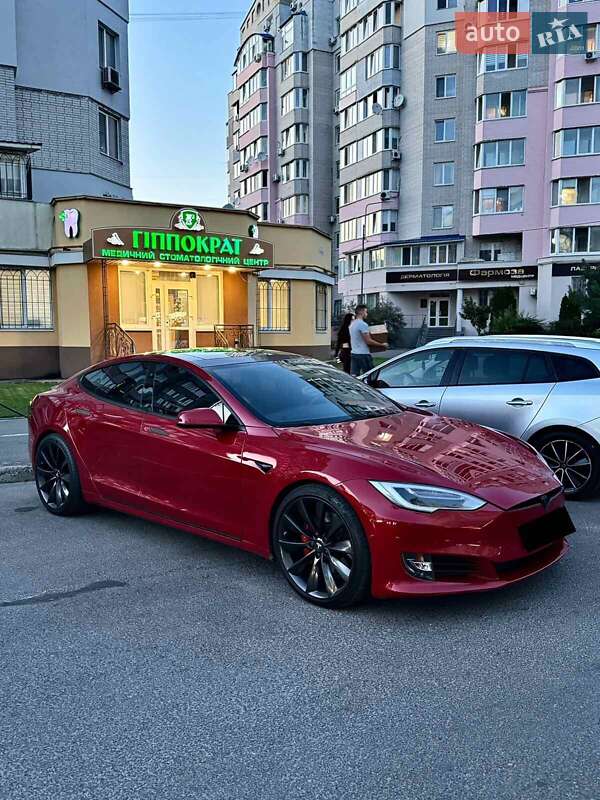 Лифтбек Tesla Model S 2017 в 