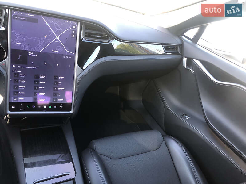 Лифтбек Tesla Model S 2018 в Киеве