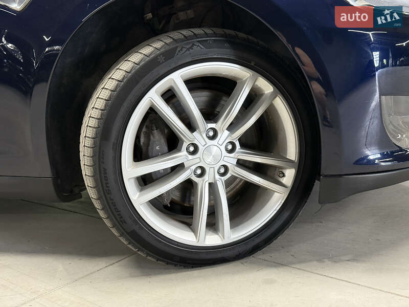 Ліфтбек Tesla Model S 2014 в Володимирі