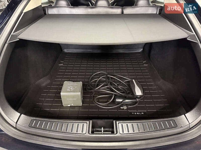 Ліфтбек Tesla Model S 2014 в Володимирі