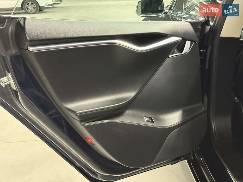 Ліфтбек Tesla Model S 2014 в Володимирі