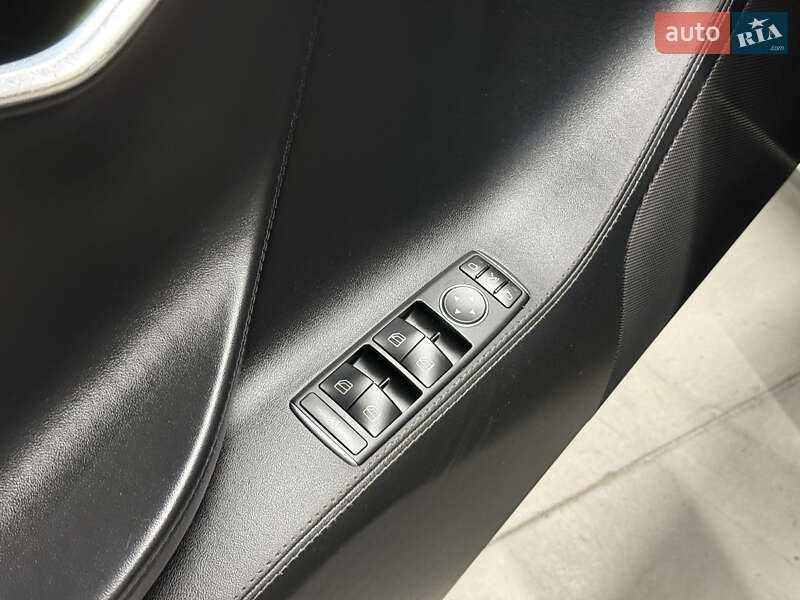 Ліфтбек Tesla Model S 2014 в Володимирі