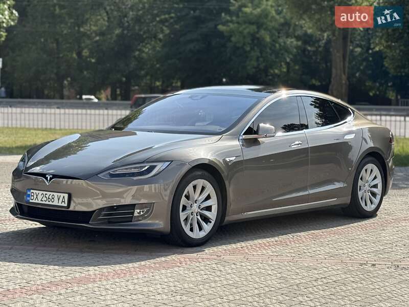 Лифтбек Tesla Model S 2016 в Днепре