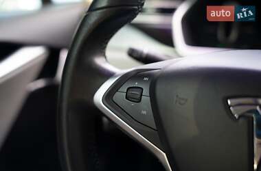 Лифтбек Tesla Model S 2012 в 