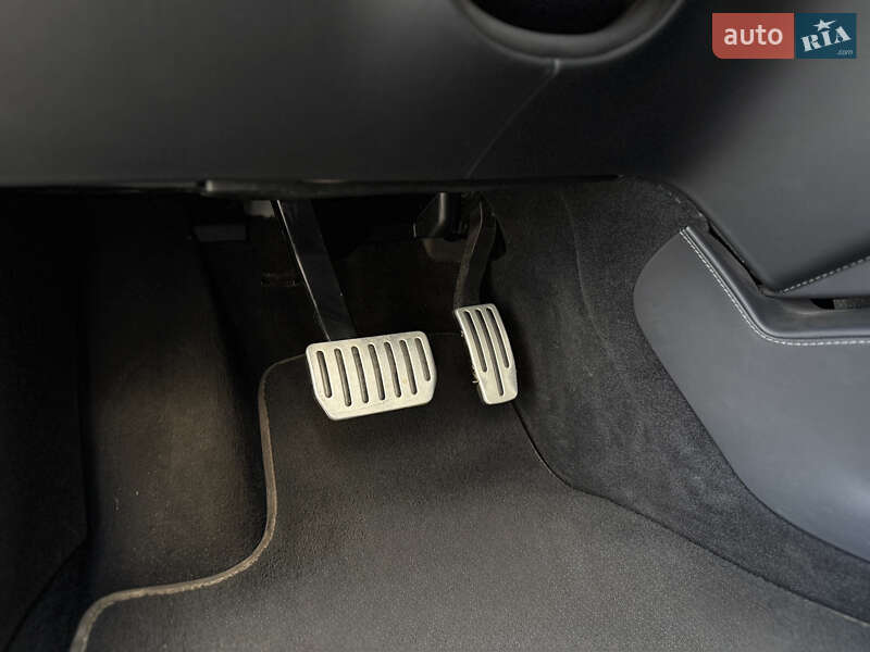 Лифтбек Tesla Model S 2019 в Киеве
