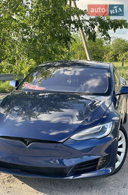 Лифтбек Tesla Model S 2016 в 
