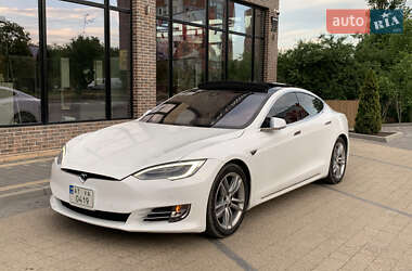 Лифтбек Tesla Model S 2016 в Ивано-Франковске