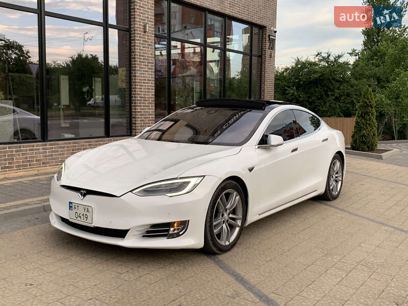 Лифтбек Tesla Model S 2016 в Ивано-Франковске