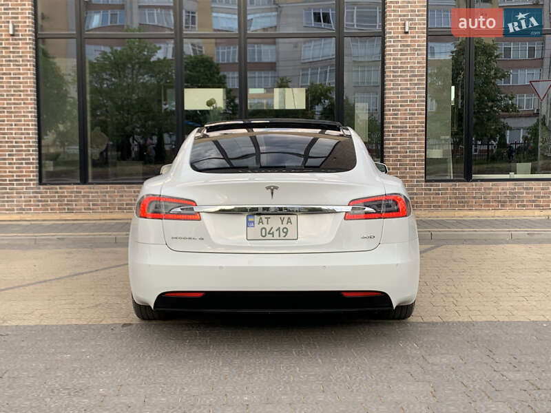 Лифтбек Tesla Model S 2016 в Ивано-Франковске