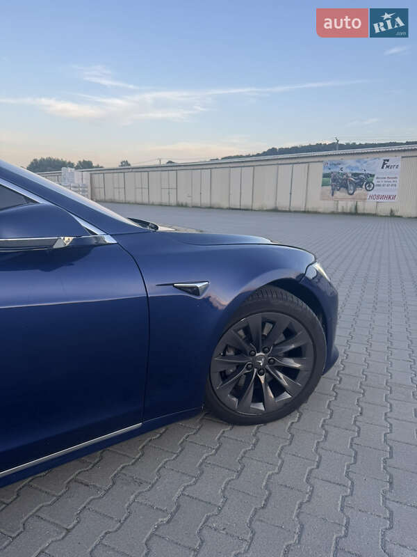 Лифтбек Tesla Model S 2018 в Черновцах
