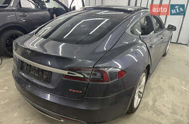 Лифтбек Tesla Model S 2015 в 