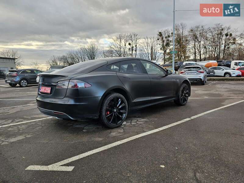 Tesla Model S 2014